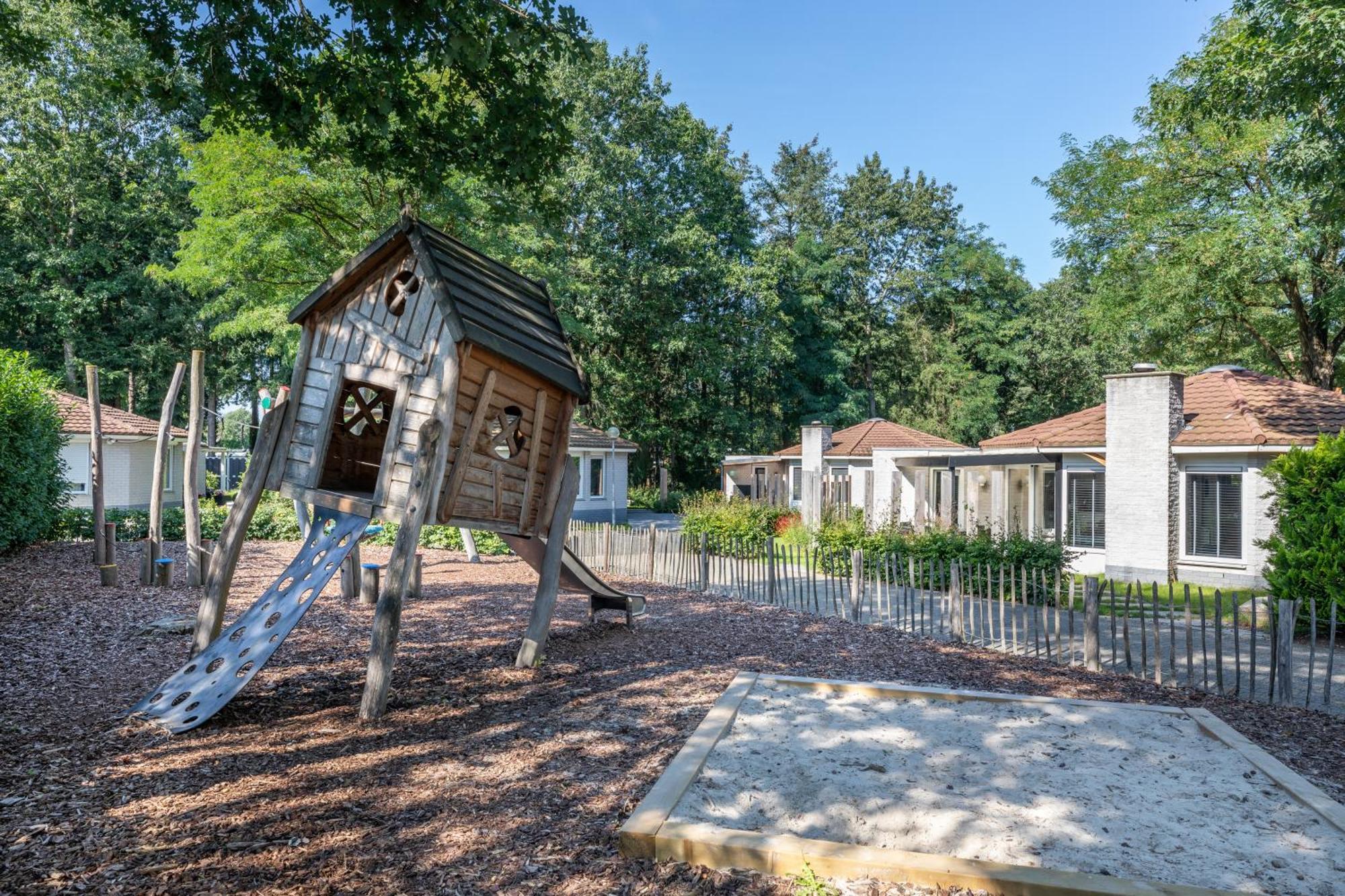 Bungalowpark Het Verscholen Dorp 2*